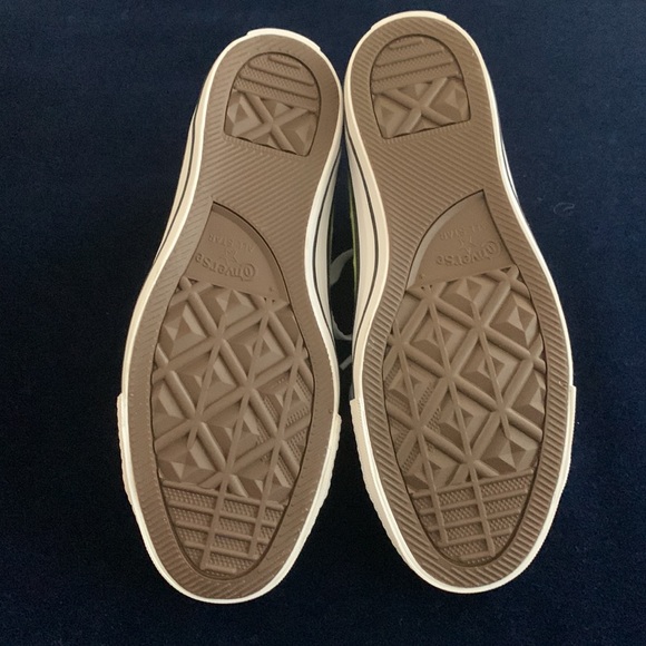 NWOT Converse high tops with Ted bear (tv/movie memorabilia) - Picture 5 of 6